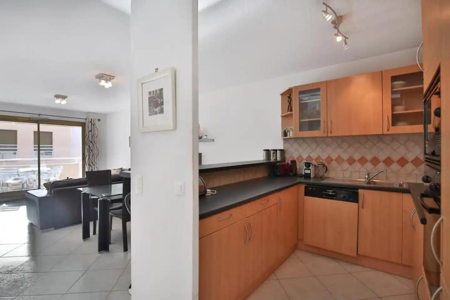 Charming Two-Bedroom Apartment With Balcony And Garage By The Marina Antibes Exteriér fotografie